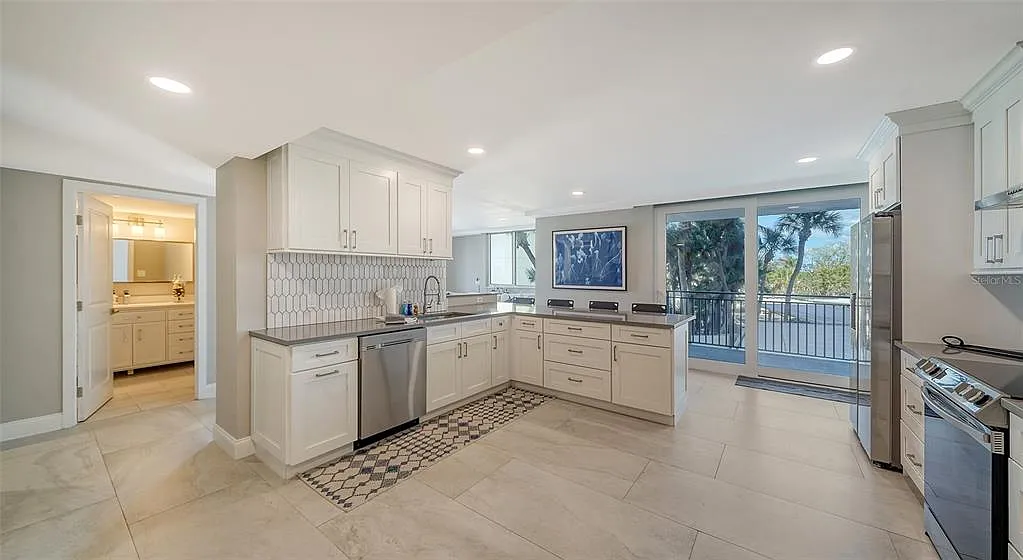 2 bed, 2.0 bath, 1435 sqft, $9,000 — Photo 4