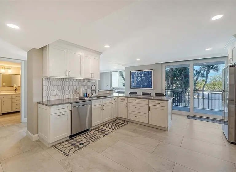 4822 Ocean Blvd #2F — Photo 4