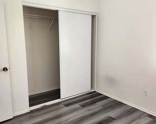 5th image of 655 Silverwood St