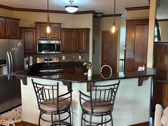 5th image of 408 W Palmer Cir