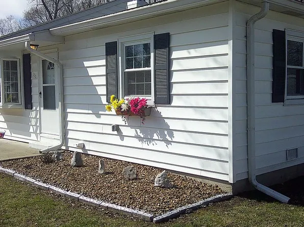 111 Palm Dr, Fairview Heights, IL 62208