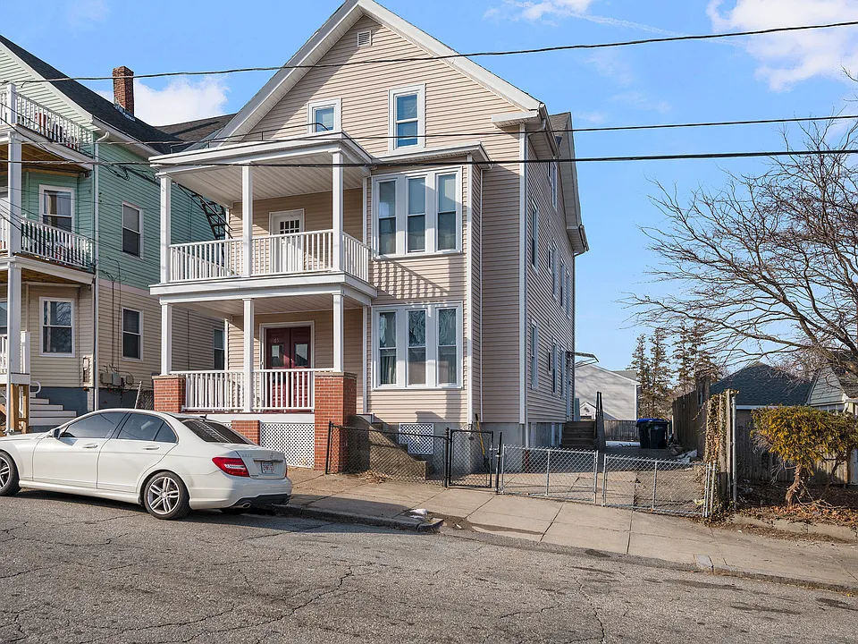 65 Hendrick St #3