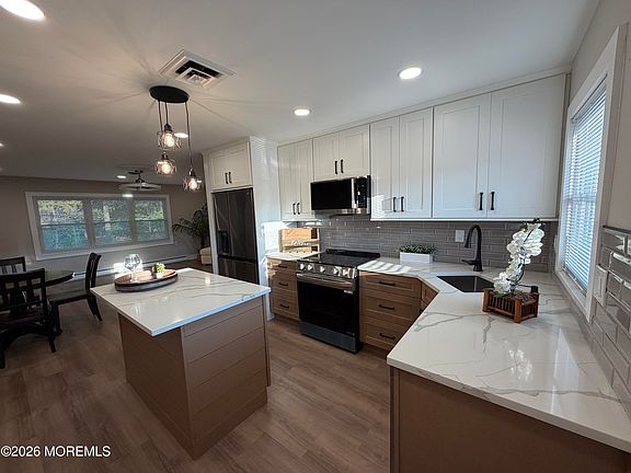 3rd image of 337c Canterbury Court