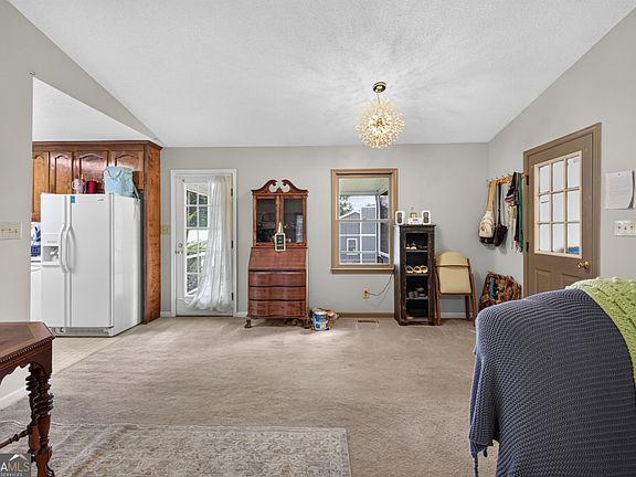 4th image of 152 Wellington Dr