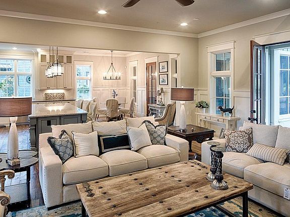 5th image of 9043 Charter Oak Ln
