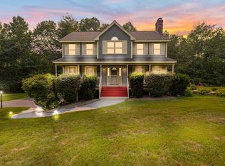10 Bicknell Dr, Mendon, MA 01756