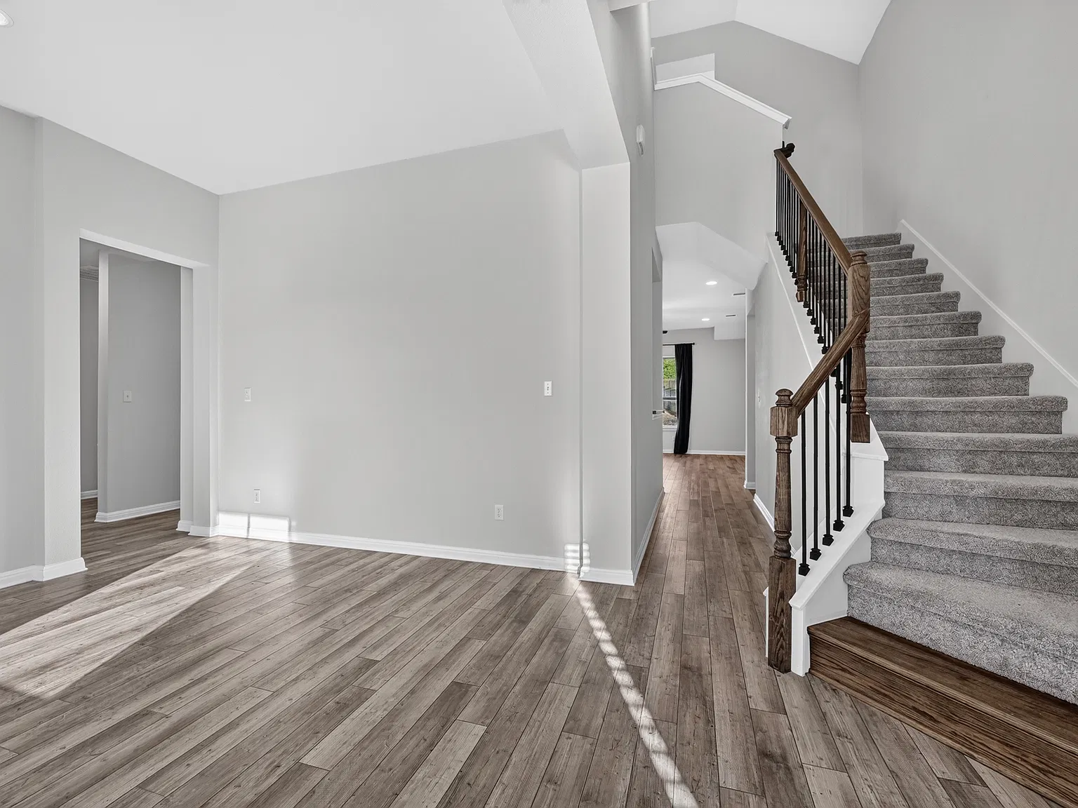 4 bed, 2810 sqft, $2,950 — Photo 4