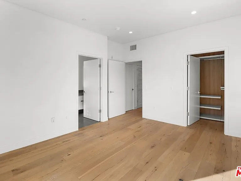 938 S Orange Grove Ave #302 — Photo 29