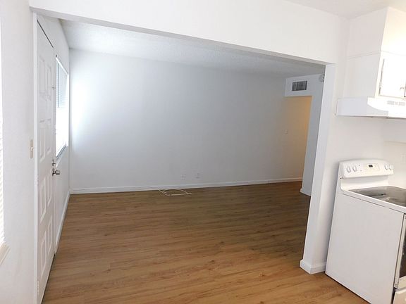 5th image of 715 N 11th St APT 2