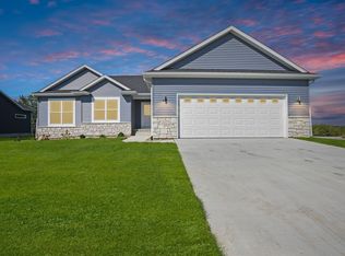 5417 Fernwood Dr, Cedar Falls, IA 50613