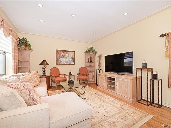5th image of 21 Barstow Road #6-L