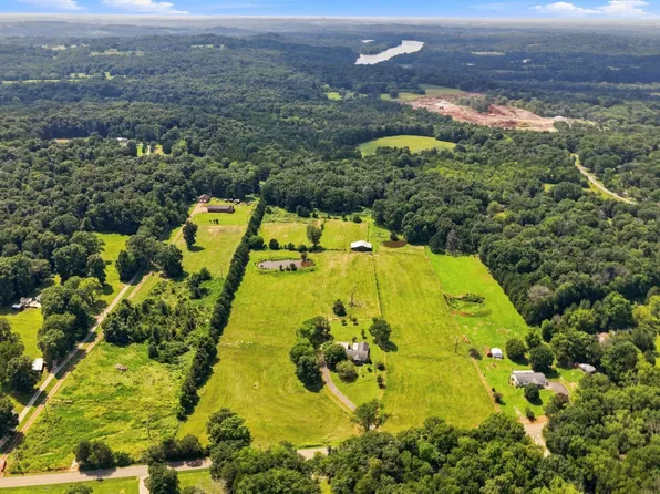 1150 Canoe Branch Rd, Lebanon, TN 37087
