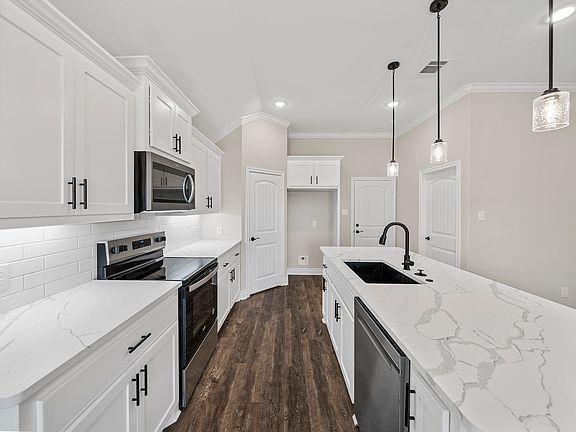 5th image of 8205 Scott Ln