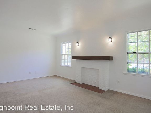 2nd image of 435 3/4 N Genesee Ave