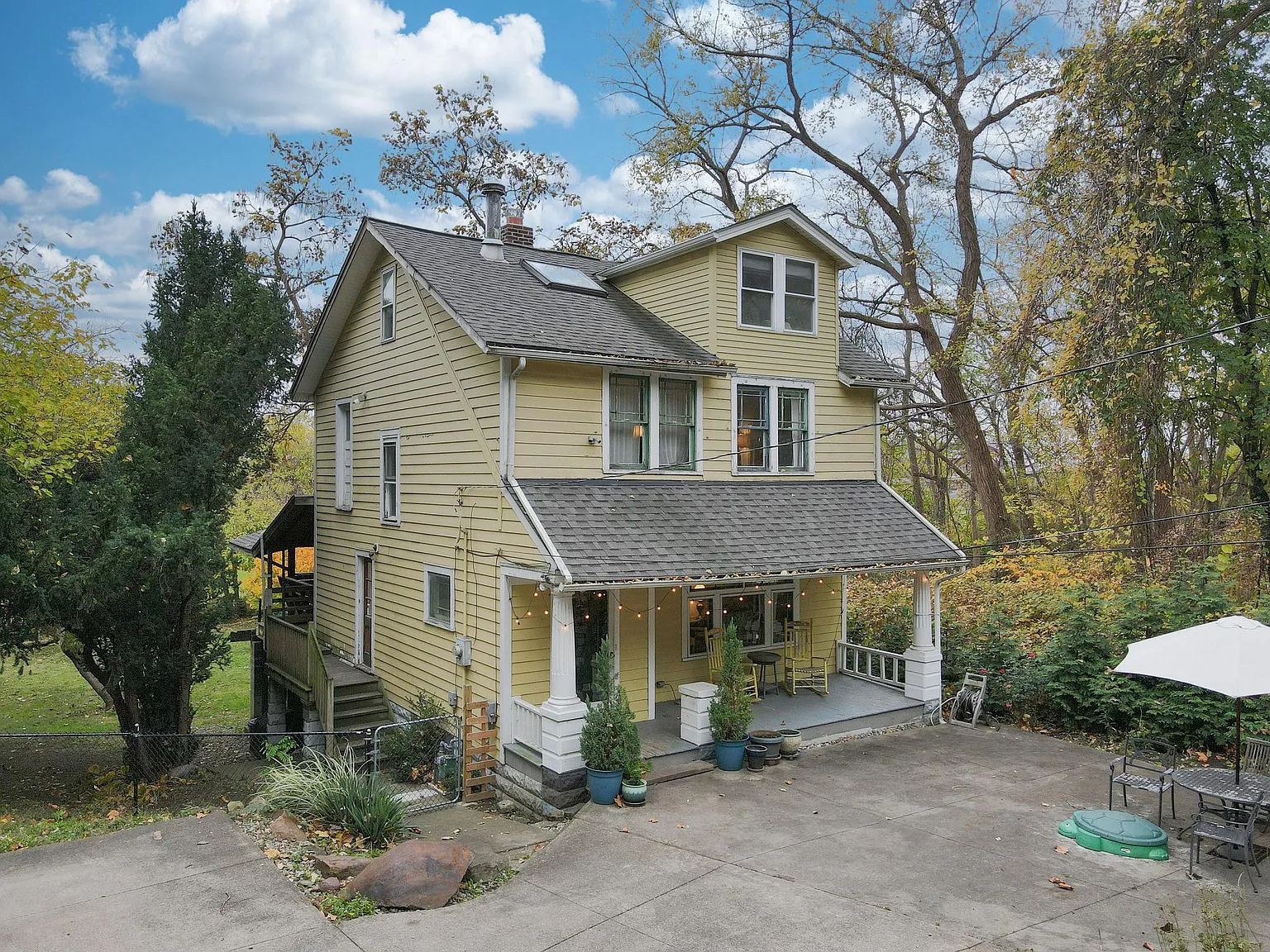 3 bed, 1907 sqft, $2,500 — Photo 1