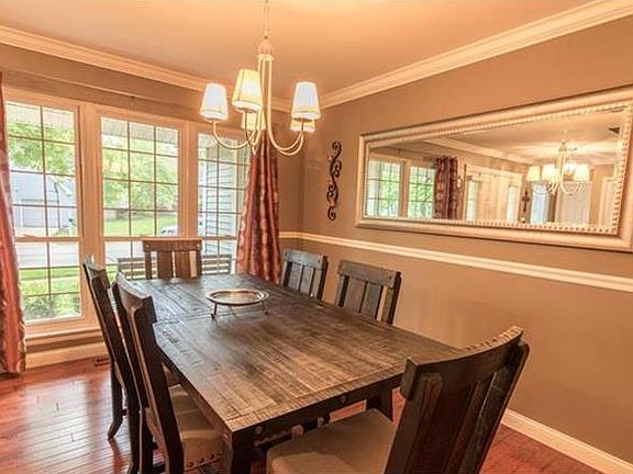 5th image of 377 Oak Park Village Dr