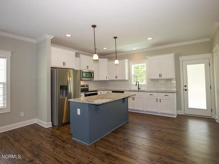 1021 Juniper Lake Rd — Photo 8
