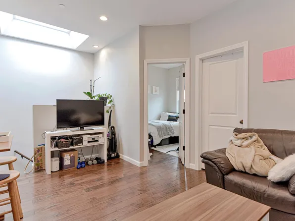 347 E 8th St #4, Boston, MA 02127