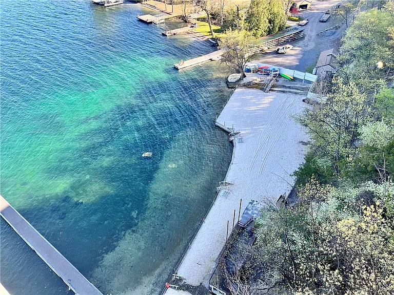 9 Harbour Ln — Photo 2