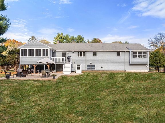 3rd image of 23 Alta Rd