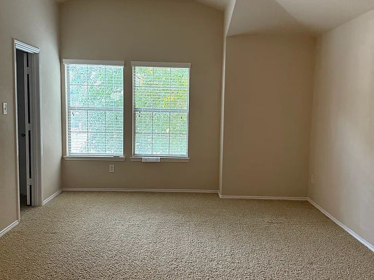 333 Phoebe Dr — Photo 8