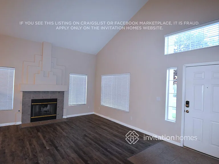 7805 Robinglen Ave — Photo 2