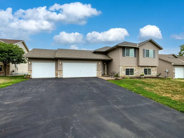 804 Green Acre Ct, Belle Plaine, MN 56011