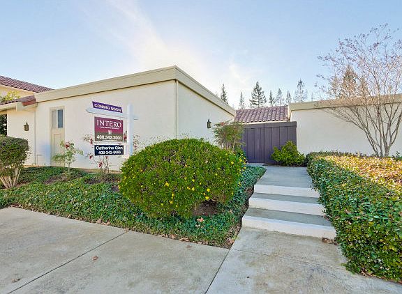 2nd image of 8136 Park Villa Cir