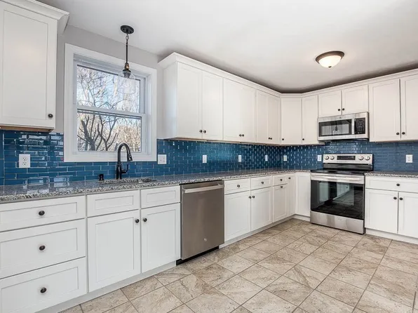 81 11th St, Onset, MA 02558