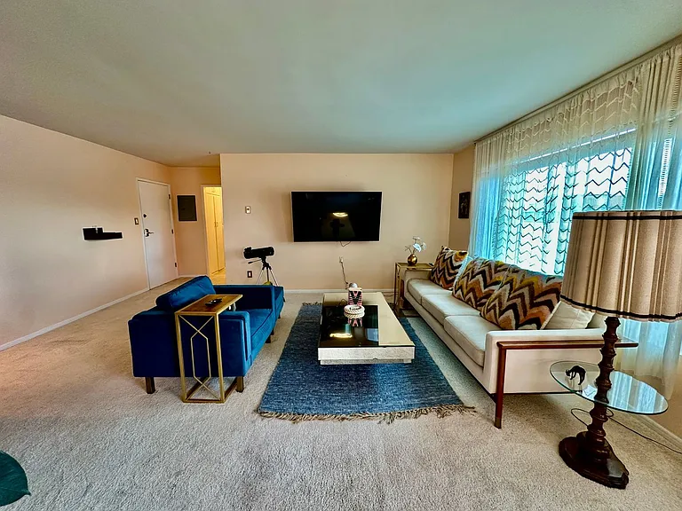 960 Larrabee St #222 — Photo 11