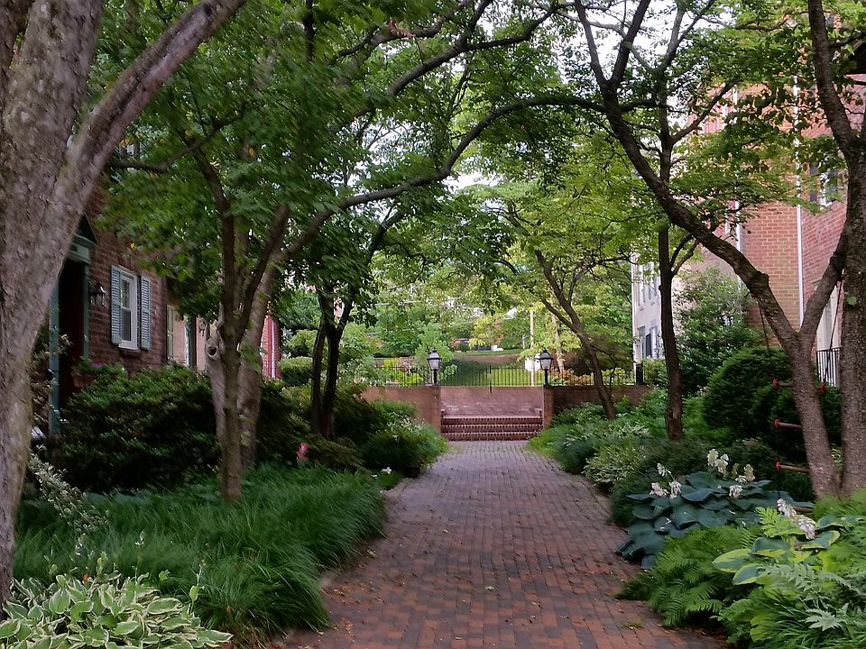 1st image of 3870 University Dr