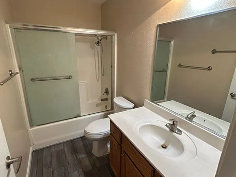 2406 W Prospect Ave — Photo 7