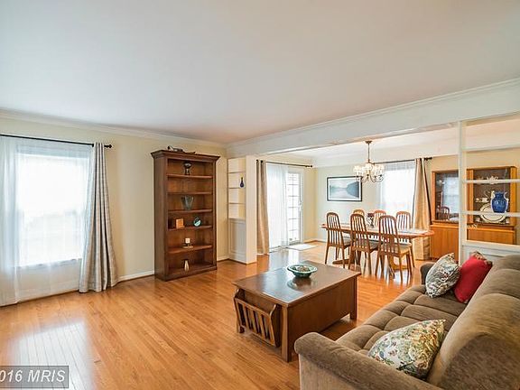 4th image of 402 Saybrooke View Dr
