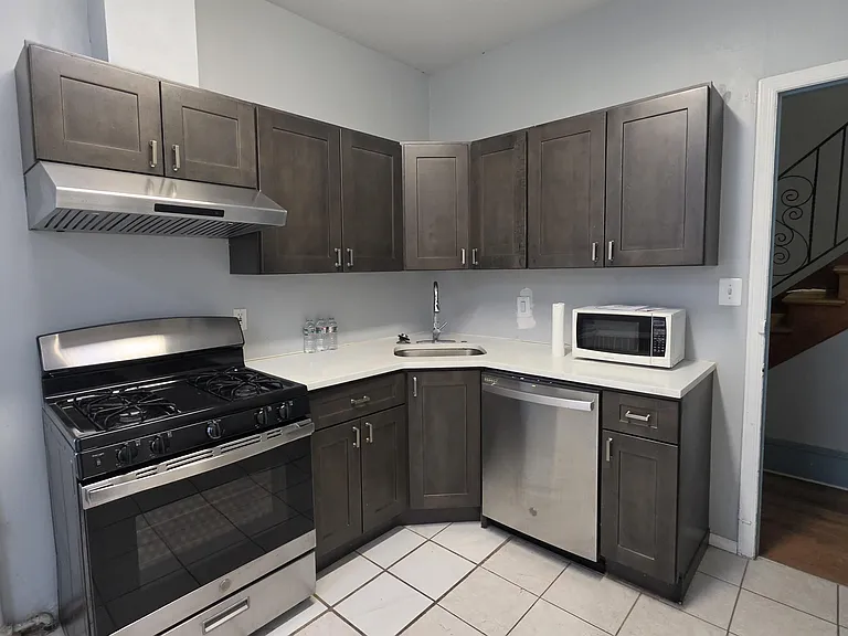 23 Sherman Pl #2 — Photo 2