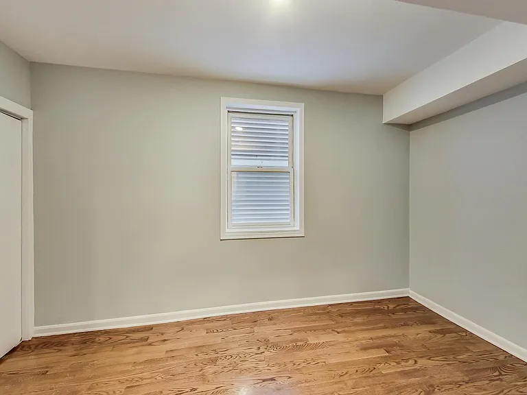 1831 W Fletcher St #1 — Photo 13