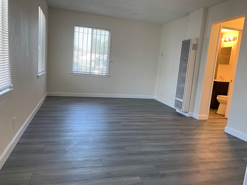1st image of 1101 W 45th St #9