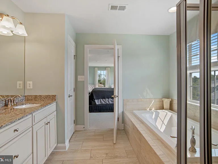 14202 Bentley Park Dr — Photo 27