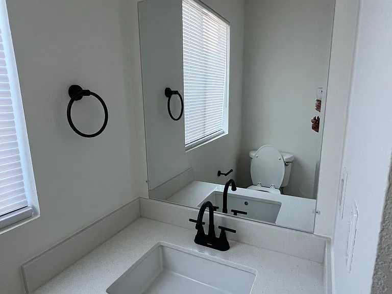 2330 I St NE #1 — Photo 16