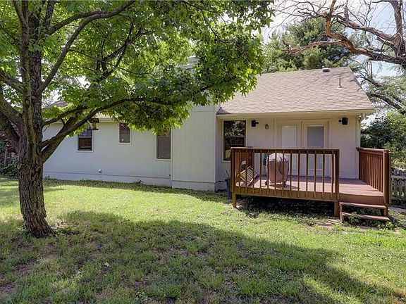 5th image of 1004 NW Delwood Dr