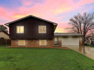 8317 Penn Ave N, Brooklyn Park, MN 55444