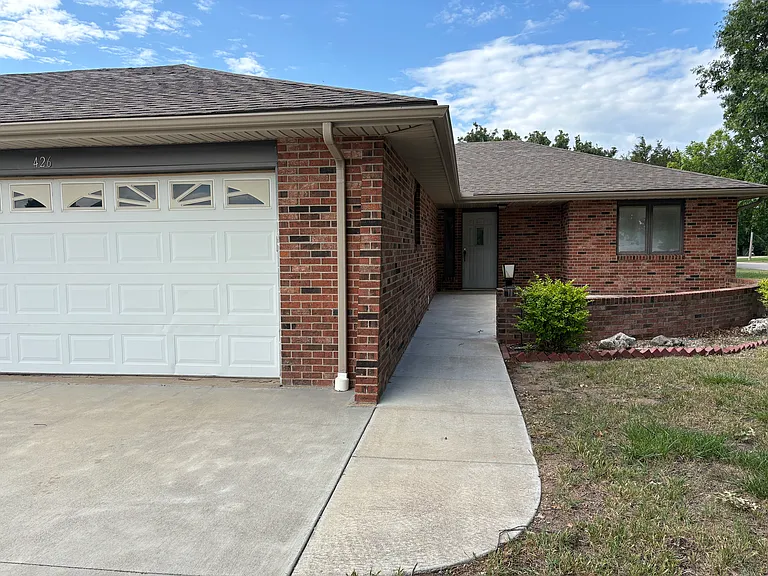 426 Crestridge Cir — Photo 1