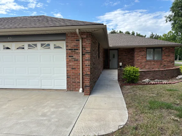 426 Crestridge Cir, Winfield, KS 67156
