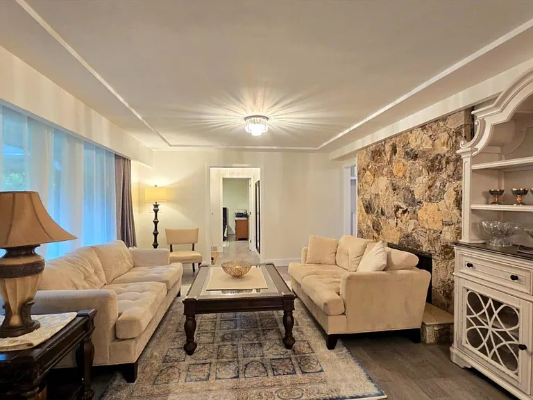 640 Stevens Dr #UPSTAIRS — Photo 5