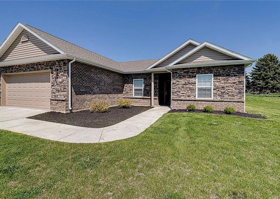 1st image of 302 Westmoor Dr