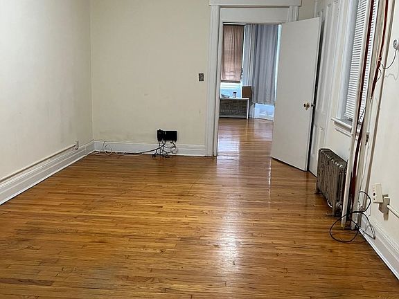 4th image of 381 Baldwin Ave APT 1