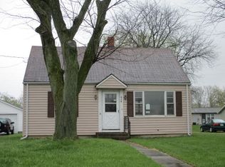 424 S Pine St, Wapakoneta, OH 45895