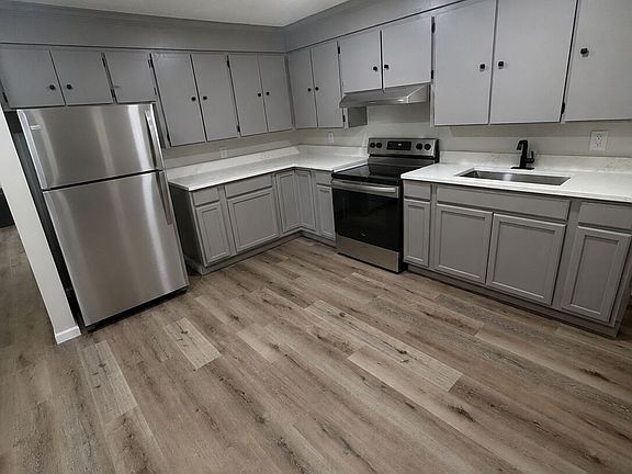 2nd image of 107 Benjamin St