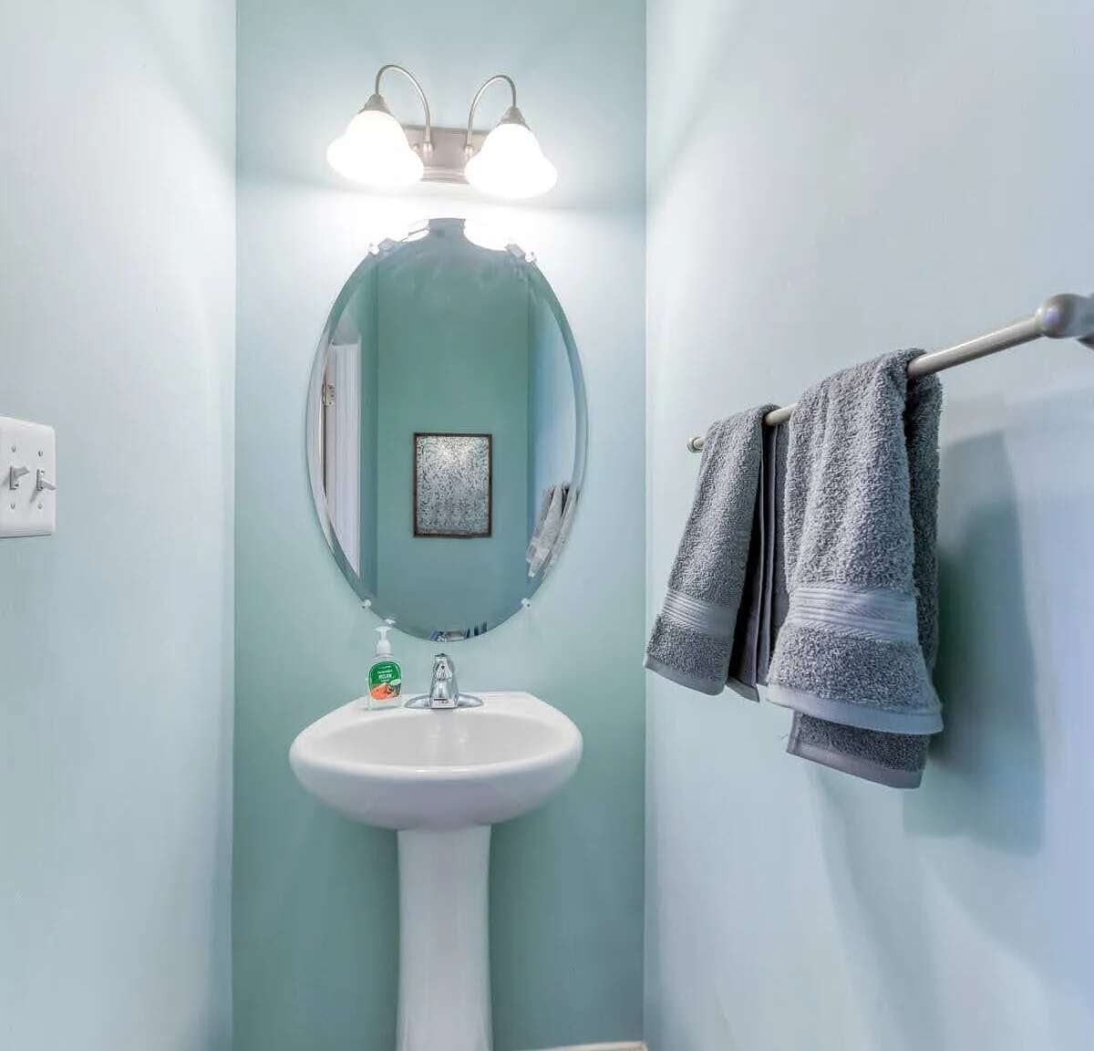 Gorgeous 4BR, 3.5 BA end unit stone front townhome with fully finished basement in Laurel! — Photo 4