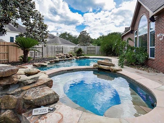 5th image of 7123 Morrow Ct