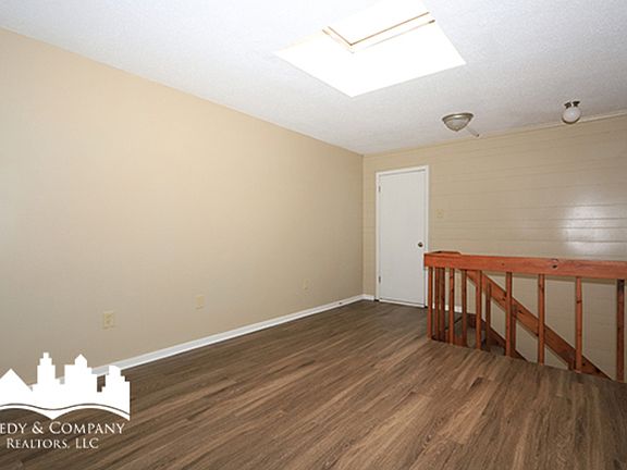 5th image of 8600 Thorncliff Fwy